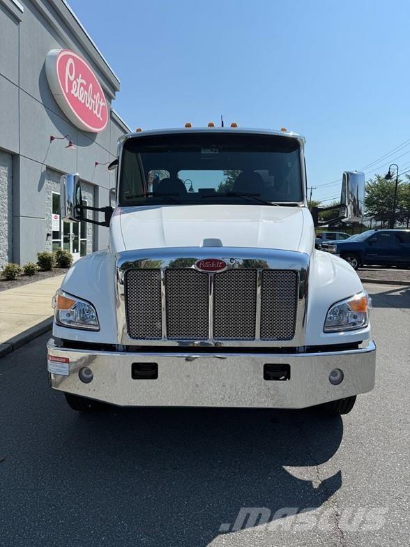 Peterbilt 537 Construction - Others