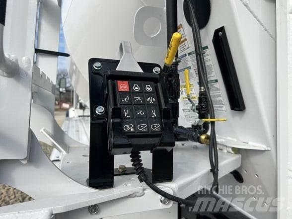 Peterbilt 567 Construction - Others