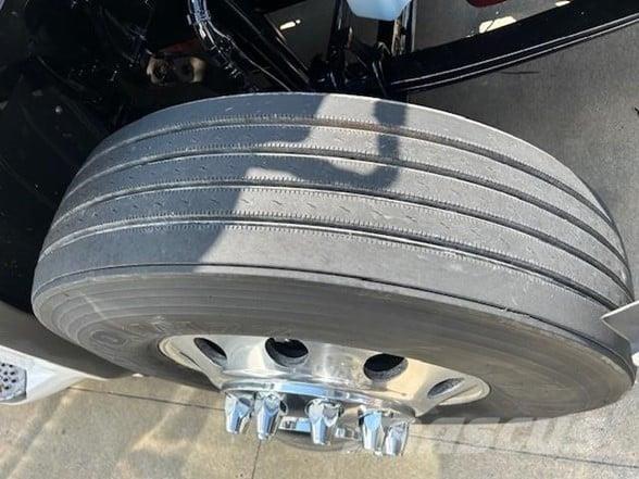 Peterbilt 579 Tractor Units