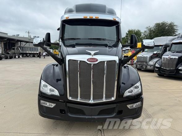 Peterbilt 579 Tractor Units