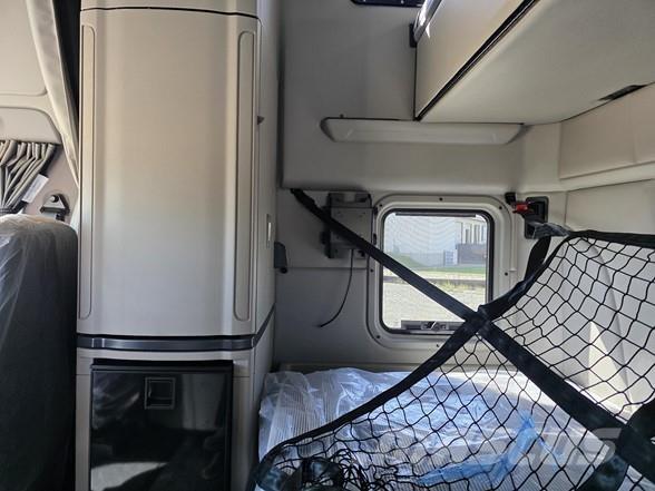 Peterbilt 579 Tractor Units