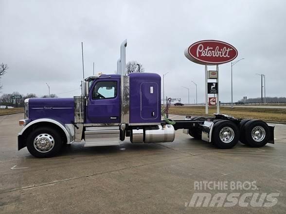 Peterbilt 589 Tractor Units