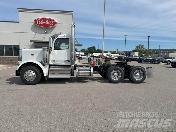 Peterbilt 589 Tractor Units