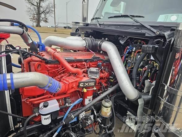 Peterbilt 589 Tractor Units
