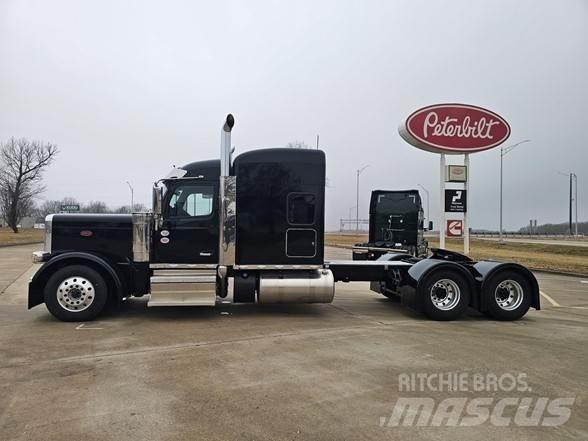 Peterbilt 589 Tractor Units