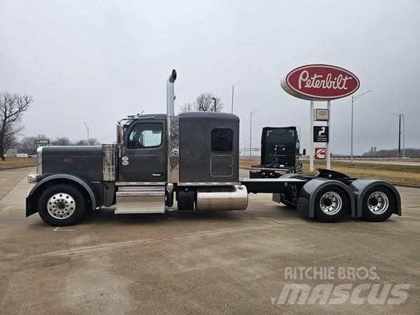 Peterbilt 589 Tractor Units