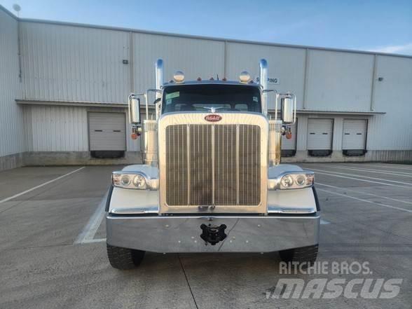Peterbilt 589 Tractor Units