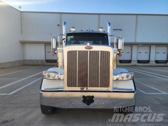 Peterbilt 589 Tractor Units