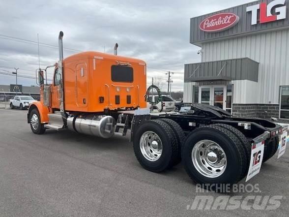 Peterbilt 589 Tractor Units