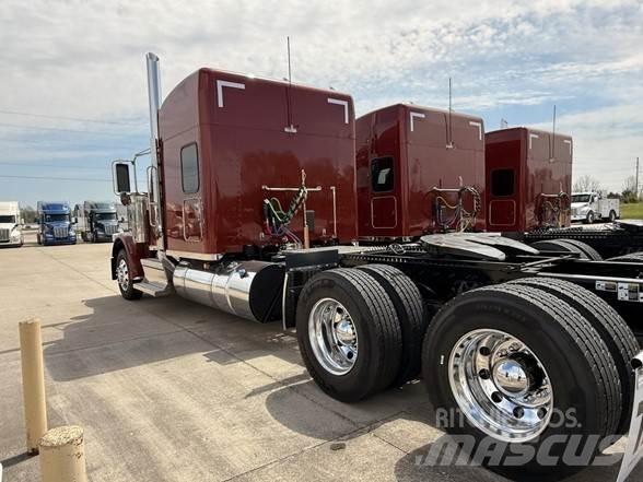 Peterbilt 589 Tractor Units