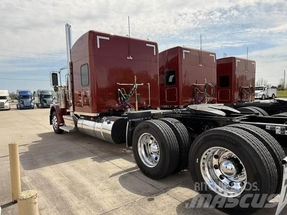 Peterbilt 589 Tractor Units