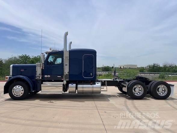 Peterbilt 589 Tractor Units