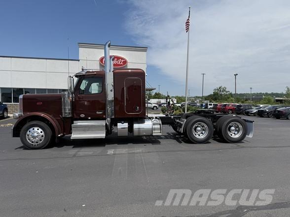 Peterbilt 589 Tractor Units