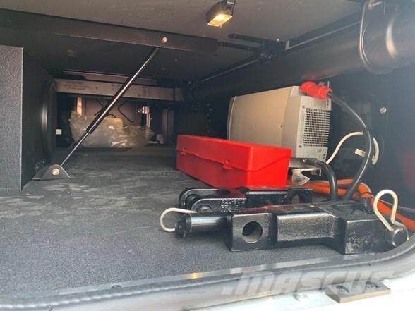 Peterbilt 589 Tractor Units