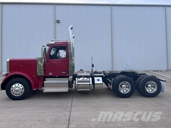 Peterbilt 589 Tractor Units