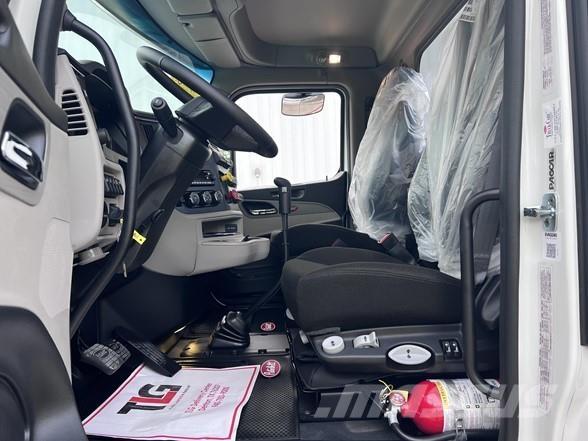 Peterbilt 589 Tractor Units