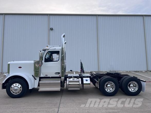 Peterbilt 589 Tractor Units
