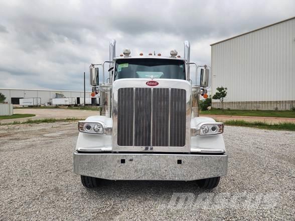 Peterbilt 589 Tractor Units