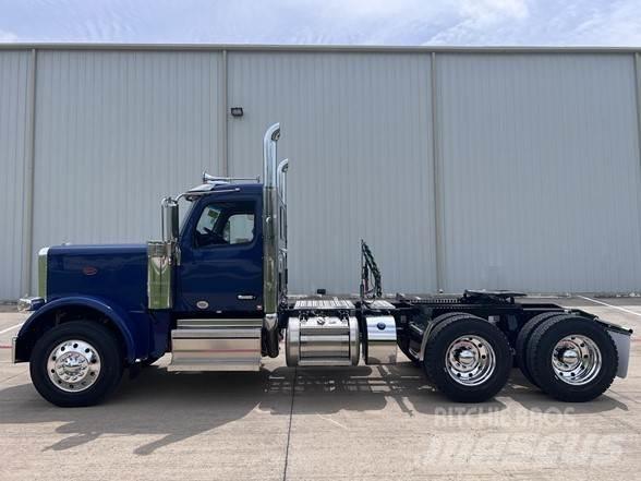 Peterbilt 589 Tractor Units