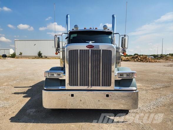 Peterbilt 589 Tractor Units