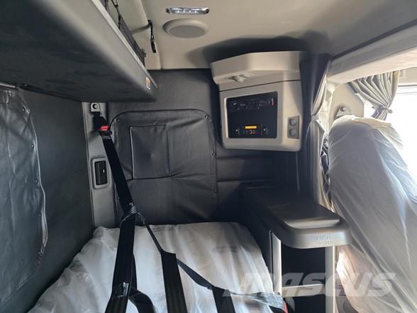 Peterbilt 589 Tractor Units