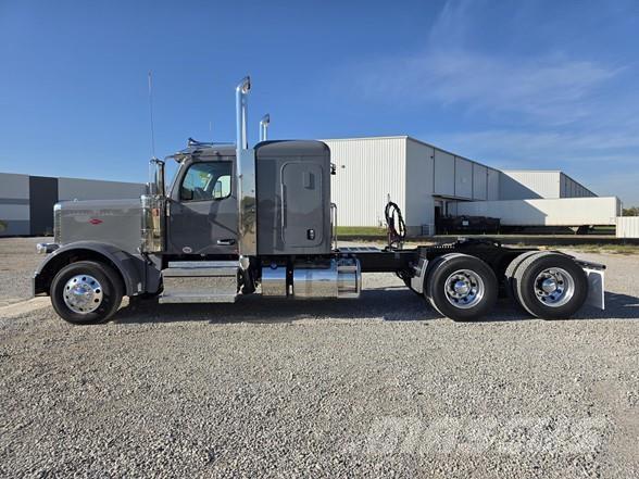 Peterbilt 589 Tractor Units