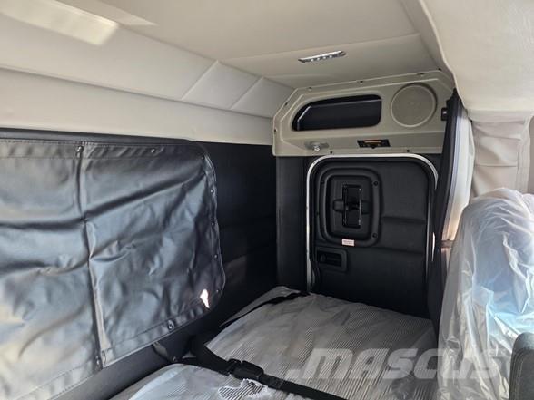 Peterbilt 589 Tractor Units