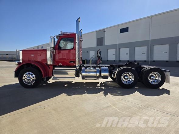 Peterbilt 589 Tractor Units
