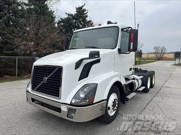 Volvo VNL42T300 Tractor Units