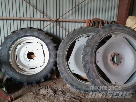  - - -  14,9x38 Tyres, wheels and rims