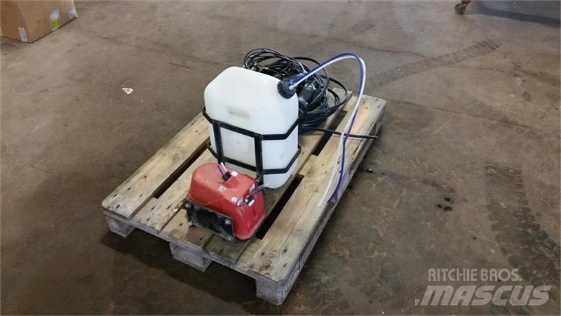  - - -  Skummarkør Trailed sprayers
