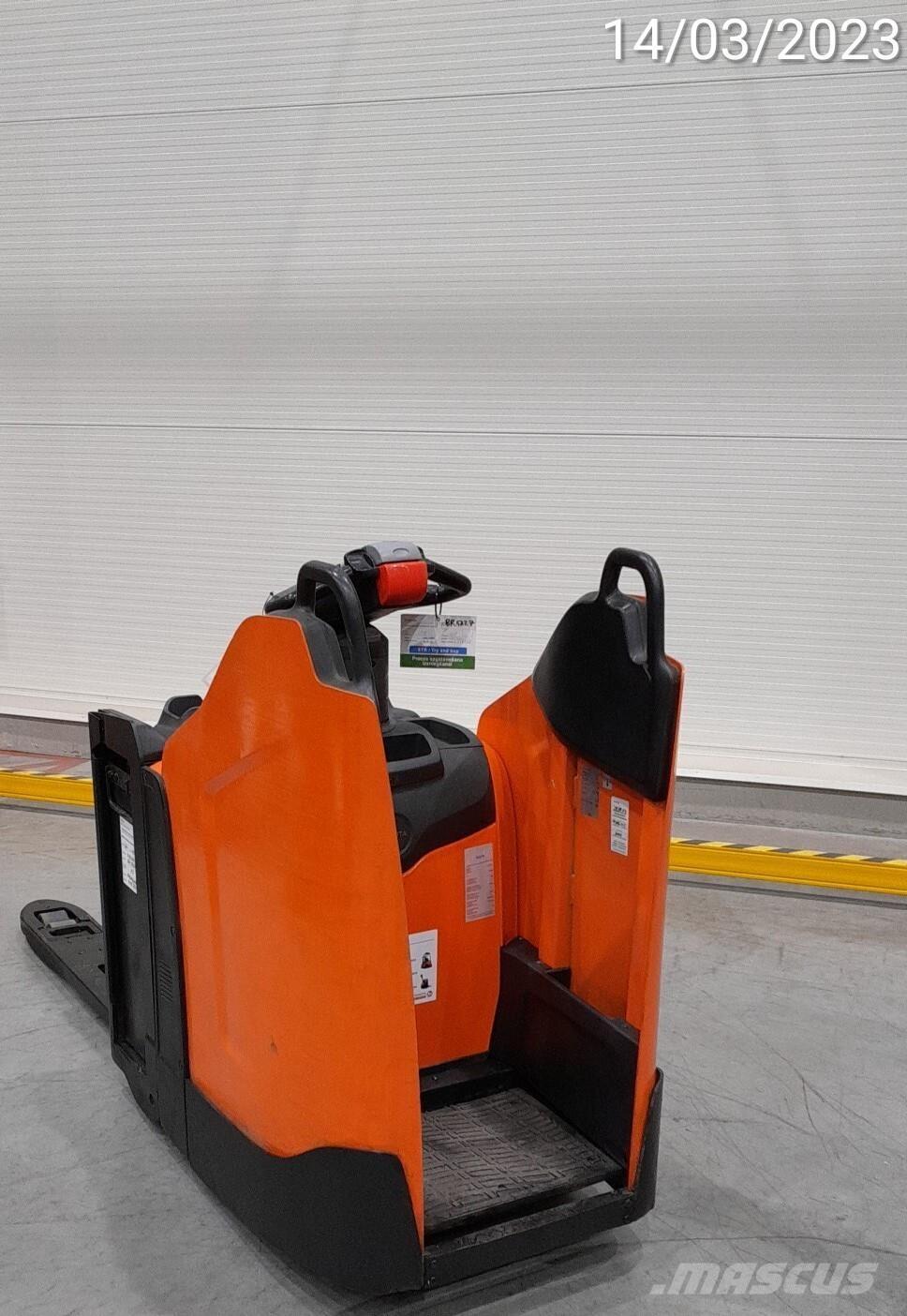 BT LPE200 Low lifter with platform