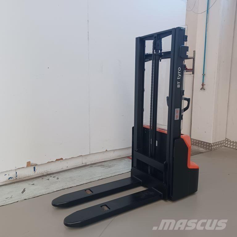 BT SHE100 Hand pallet stackers