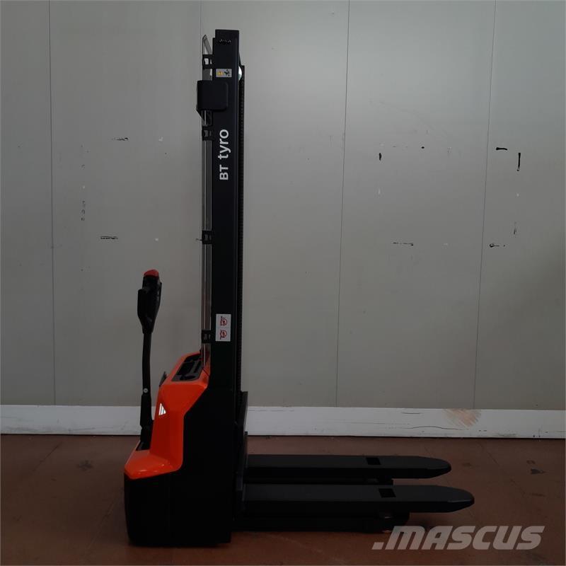 BT SHE100 Hand pallet stackers