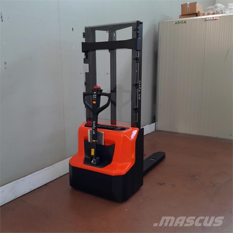 BT SHE100 Hand pallet stackers