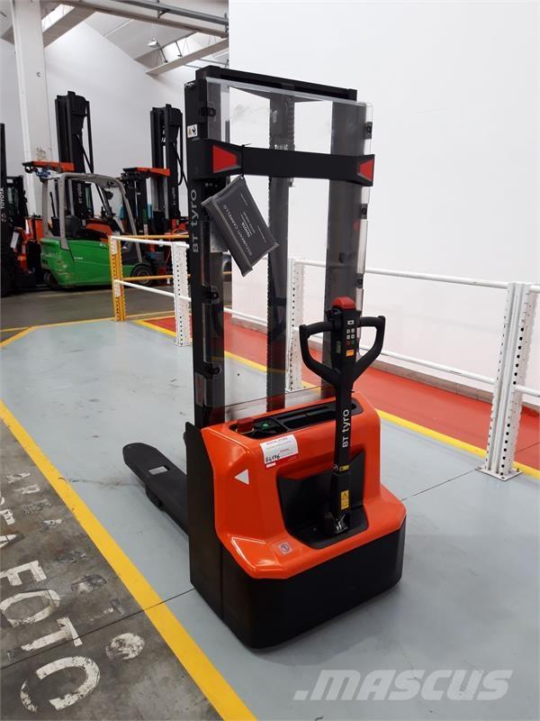 BT SHE100 Hand pallet stackers