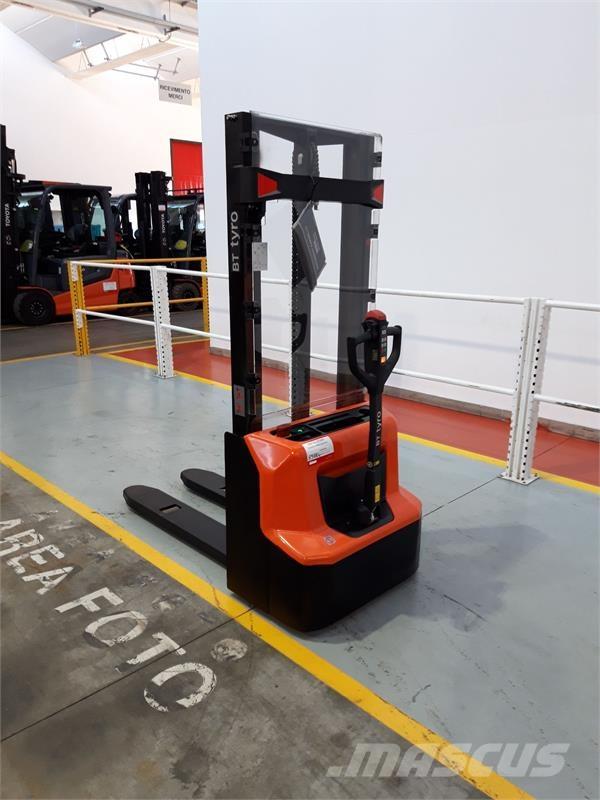 BT SHE100 Hand pallet stackers