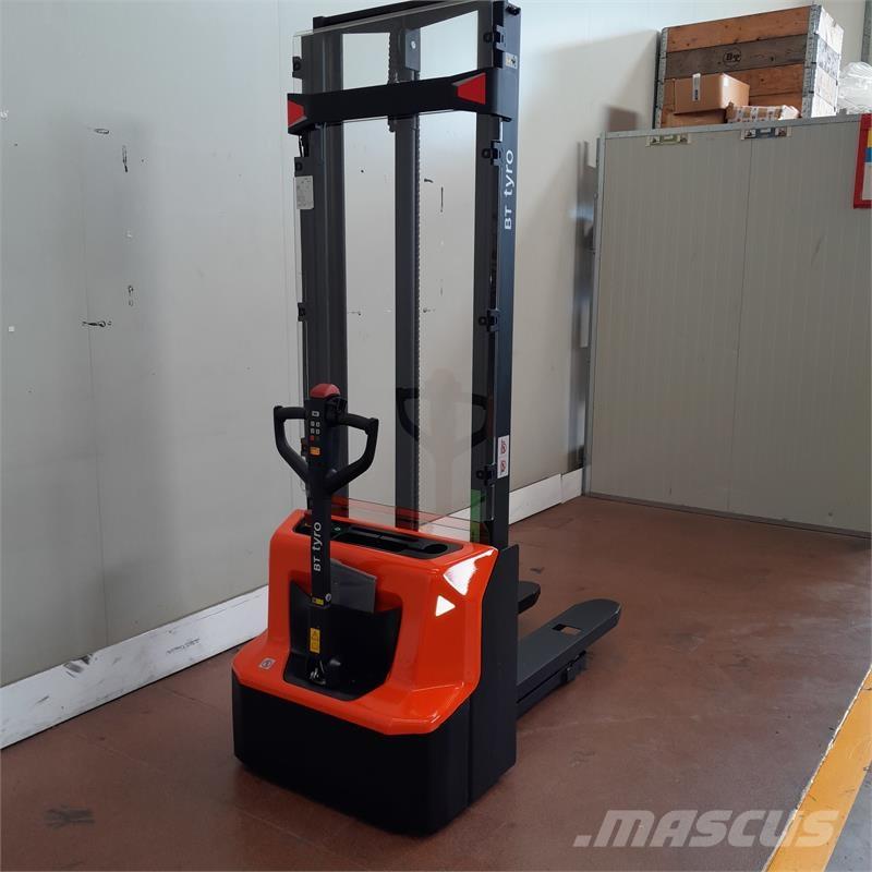 BT SHE100 Hand pallet stackers