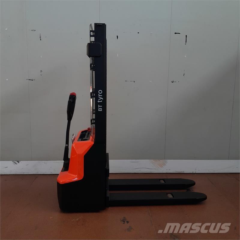 BT SHE100 Hand pallet stackers