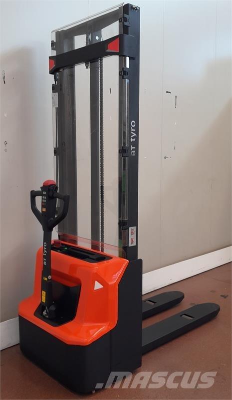 BT SHE100 Hand pallet stackers