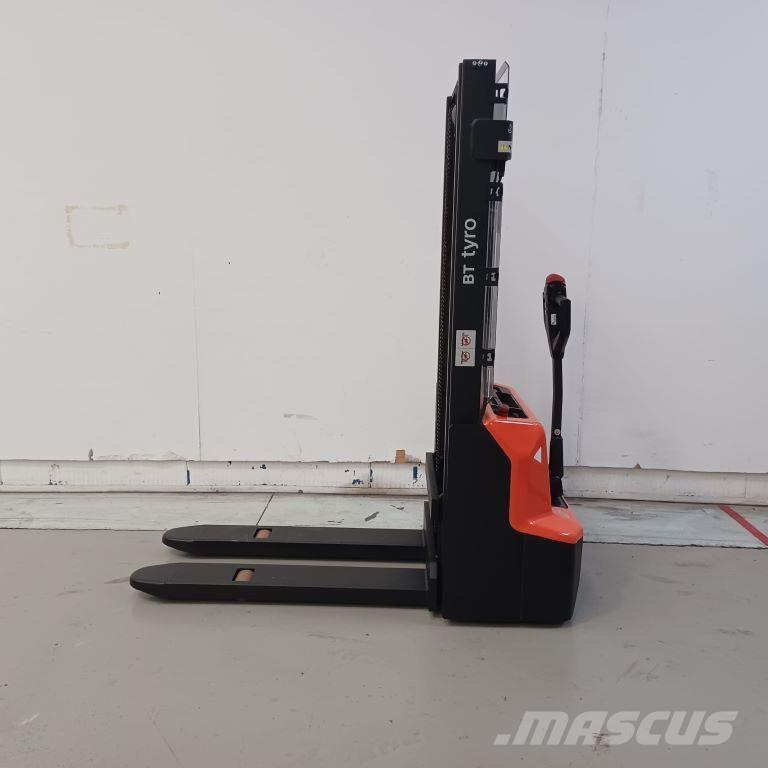 BT SHE100 Hand pallet stackers