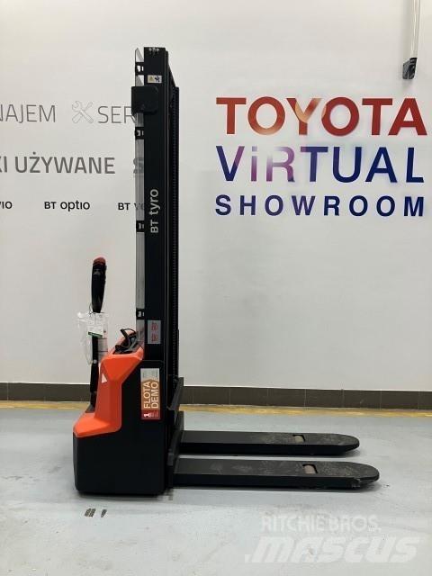 BT SHE100 Hand pallet stackers