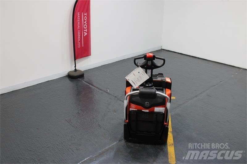 BT LPE200 Low lifter with platform