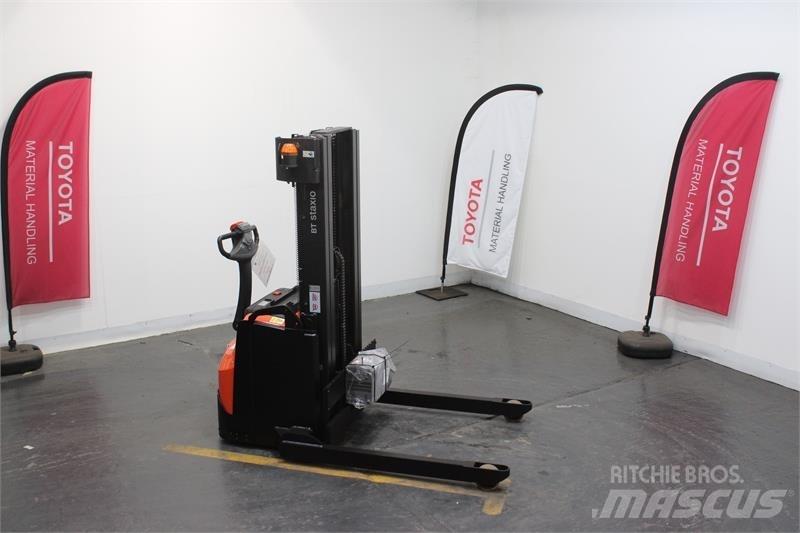 BT SWE140S Pedestrian stacker