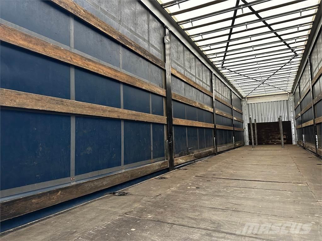Kässbohrer , Curtainsider semi-trailers