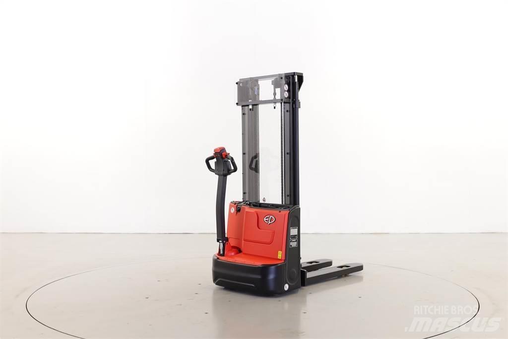 EP ESA121 Pedestrian stacker