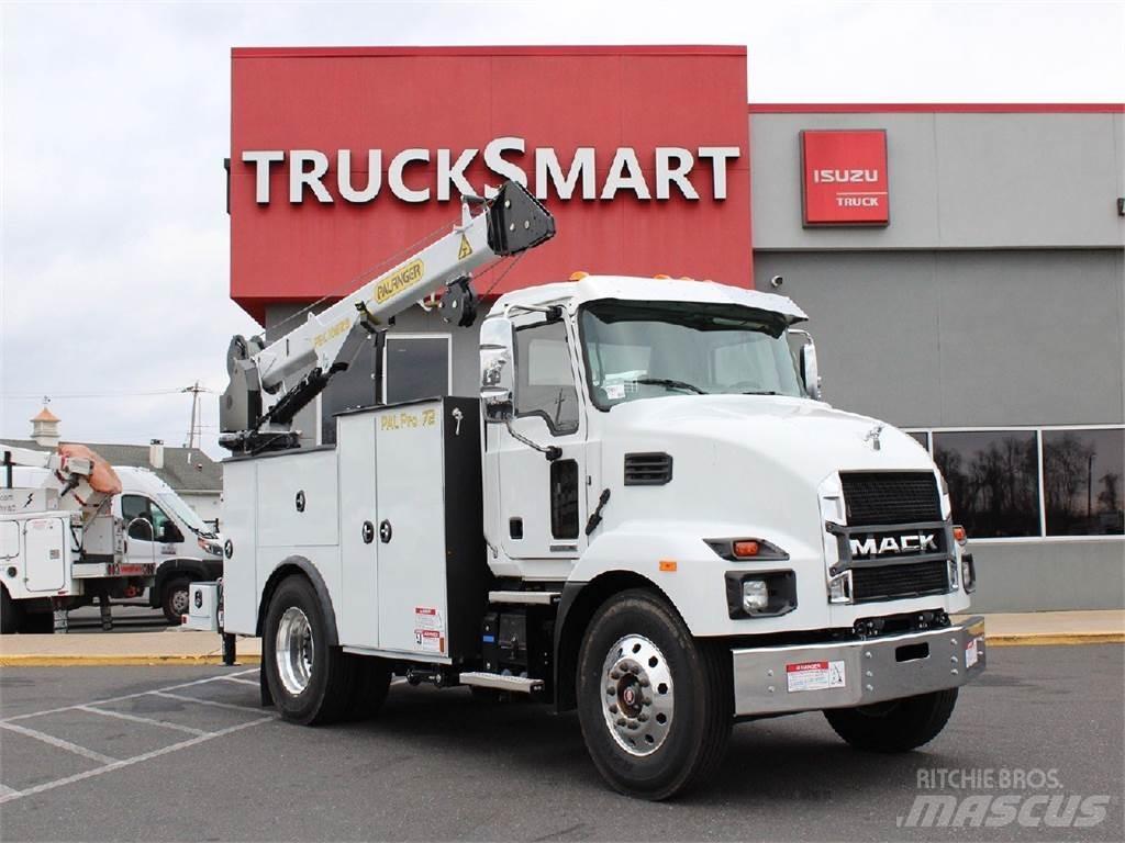 Mack MD6 Crane trucks