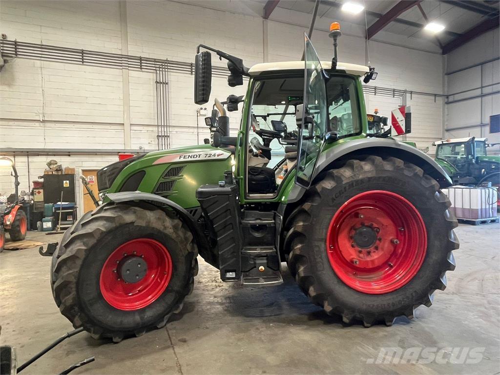 Fendt 724 VARIO S4 Tractors