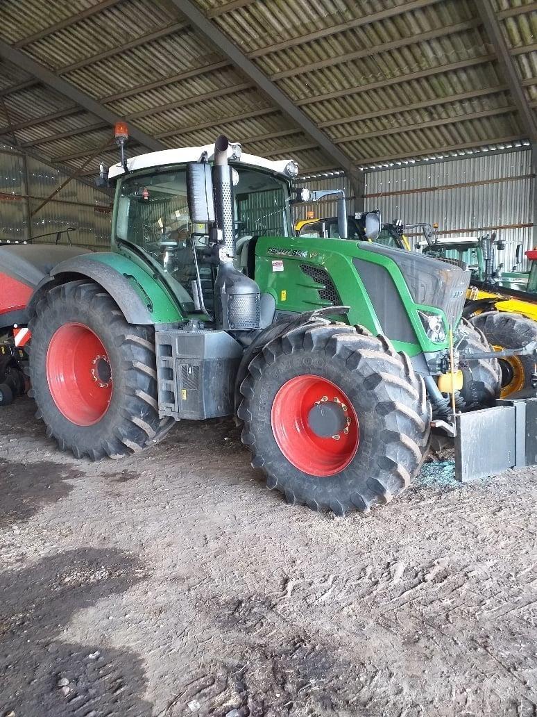 Fendt 824 Tractors
