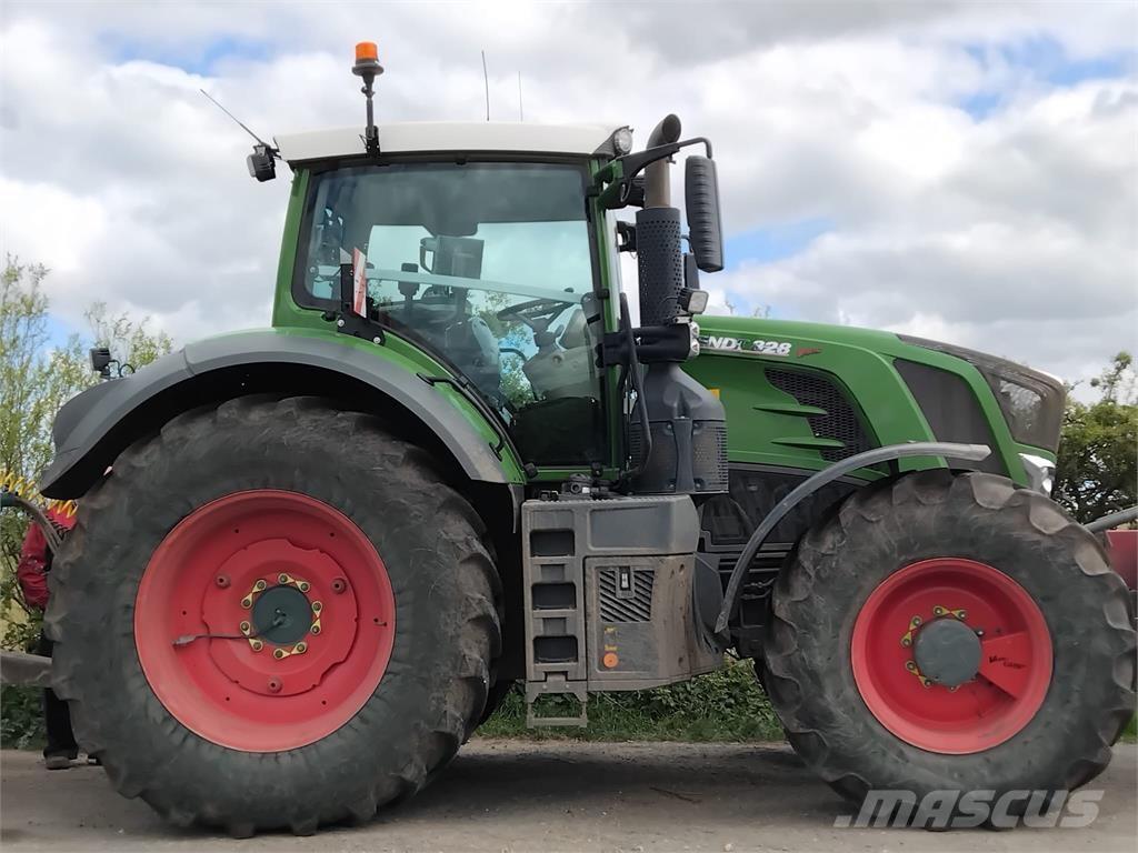 Fendt 828 VARIO Tractors
